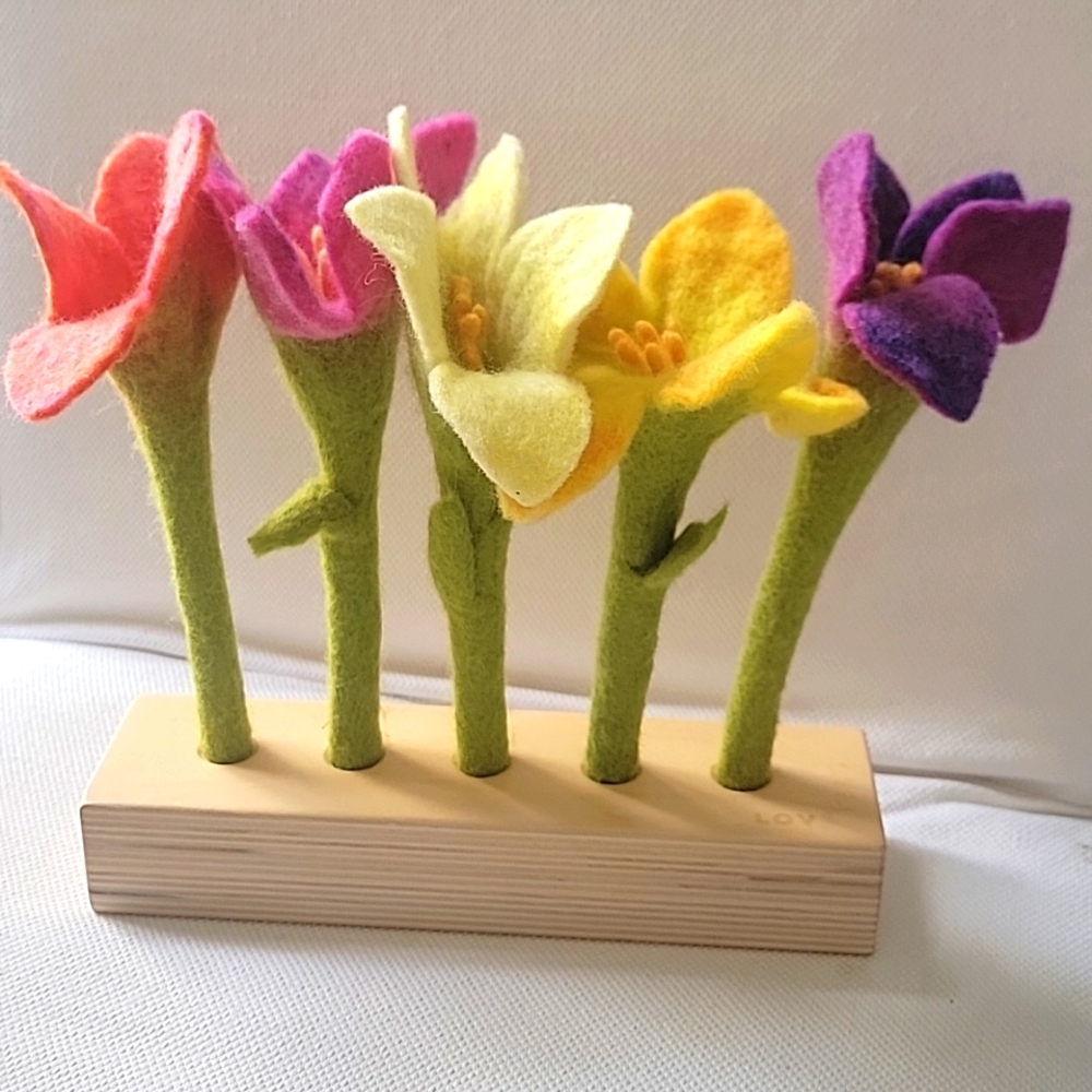Lovevery Felt Flowers